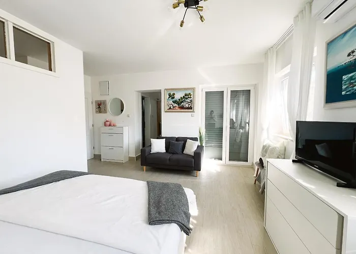 Modern In The Heart Of * 奈维斯