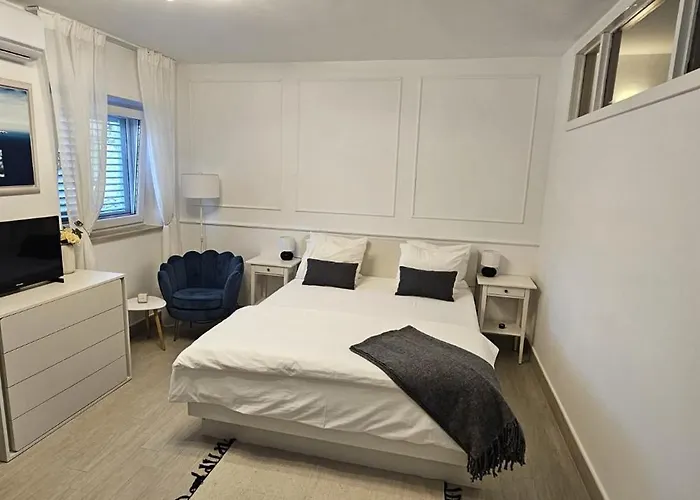 公寓 Modern In The Heart Of